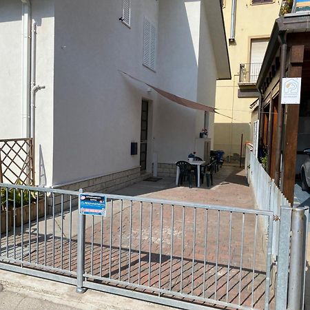 Petlyapartments #12 Bellaria-Igea Marina Bagian luar foto
